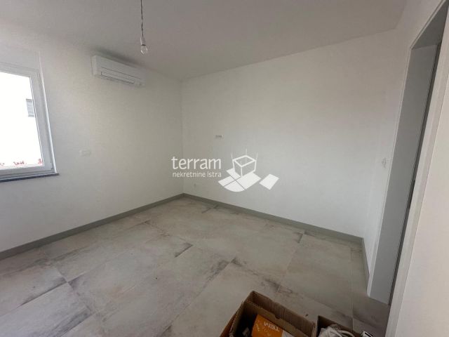 Istra, Medulin, Banjole okolica, stan sa bazenom, 130m2, 3SS+DB, vrt, NOVO!! #prodaja