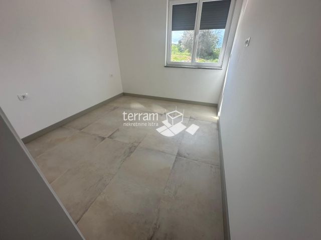 Istra, Medulin, Banjole okolica, stan sa bazenom, 130m2, 3SS+DB, vrt, NOVO!! #prodaja