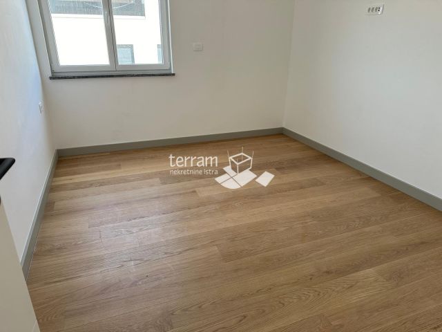 Istra, Medulin, Banjole okolica, stan sa bazenom, 130m2, 3SS+DB, vrt, NOVO!! #prodaja