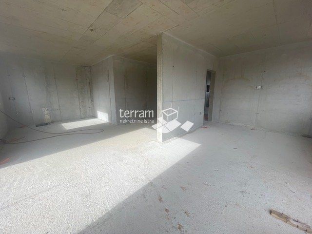 Istra, Medulin, Banjole okolica, stan sa bazenom, 130m2, 3SS+DB, vrt, NOVO!! #prodaja