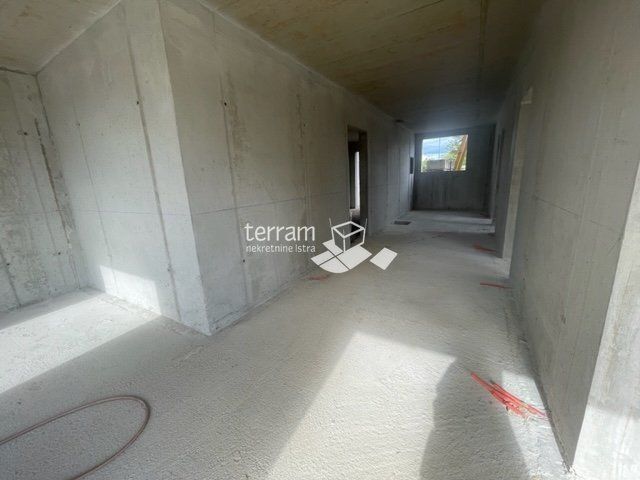 Istra, Medulin, Banjole okolica, stan sa bazenom, 130m2, 3SS+DB, vrt, NOVO!! #prodaja