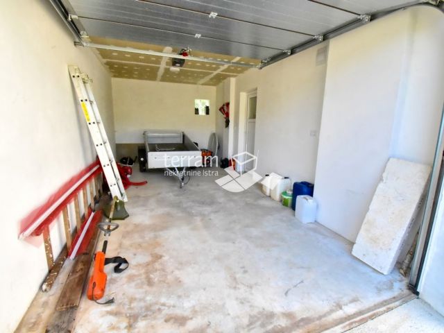 Istra, Medulin, samostojeća kuća sa dva stana, prostrana okućnica, blizina mora, vlasništvo uredno!! #prodaja