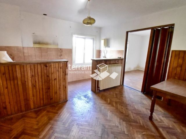 Istra, Medulin, samostojeća kuća sa dva stana, prostrana okućnica, blizina mora, vlasništvo uredno!! #prodaja