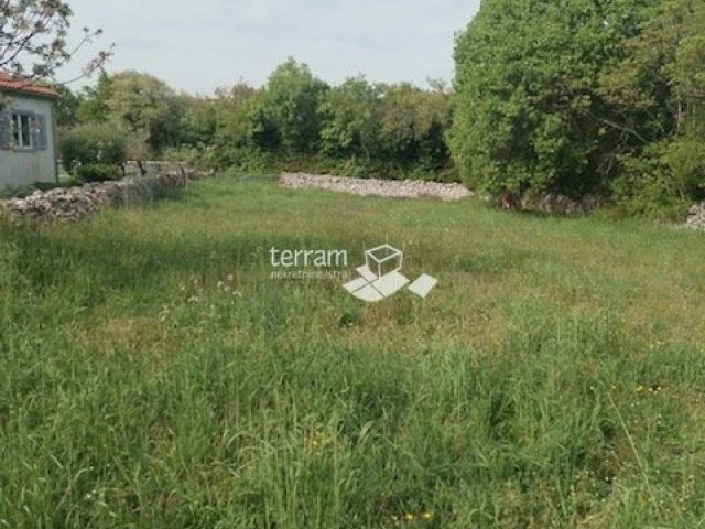 Istra, Marčana, građevinsko zemljište 1336m2, infrastruktura do zemljišta, mirna lokacija! #prodaja